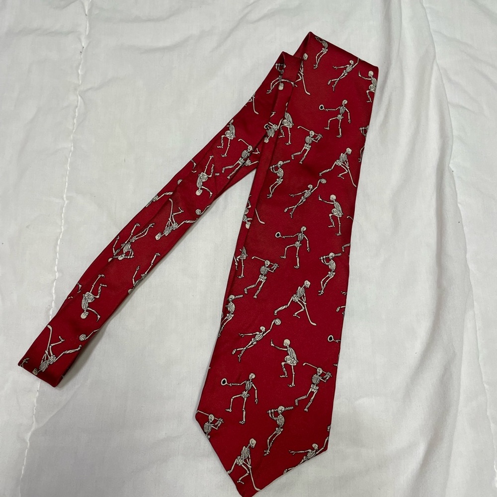 Anatomical chart co tie with skeletons playing spots silk